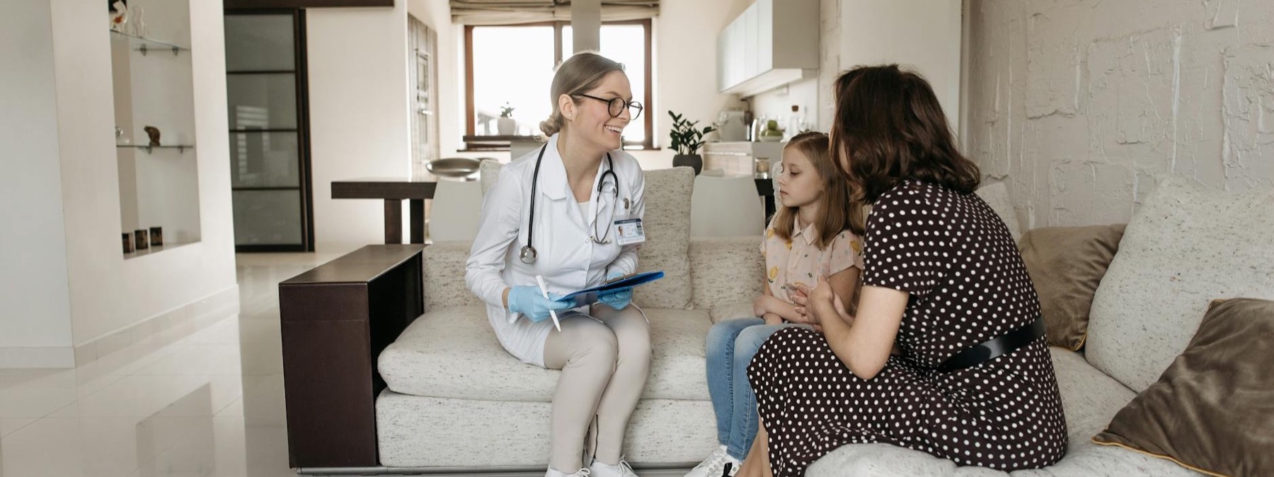 Positive home health travel therapy visit with a family